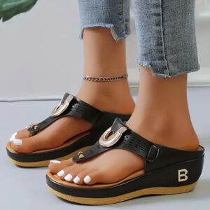 Women's Black size 9 wedge sandals